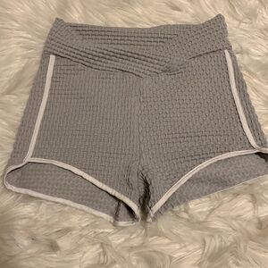Size medium yoga shorts Tell me control and butt lift